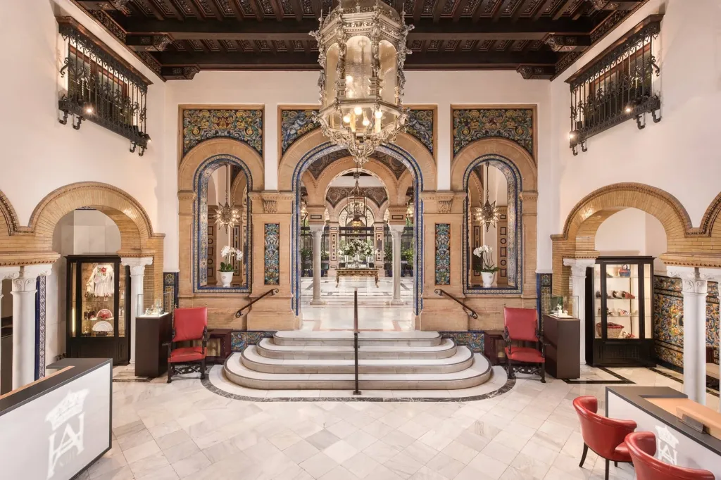 svqlc-lobby-1218-hor-clsc.webp